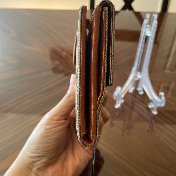 Gucci Wallet Authentic, Tons of storage & Cc slot - Picture 5 of 9